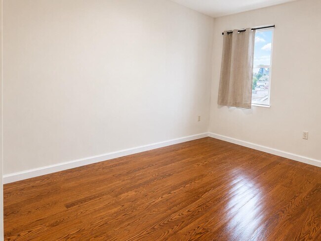 Photo - 135 38th St Unit 404