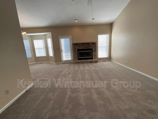 Photo - 1327 Crown Ln