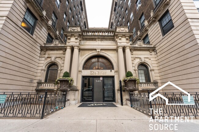 Photo - 540 W Briar Pl Unit 3F