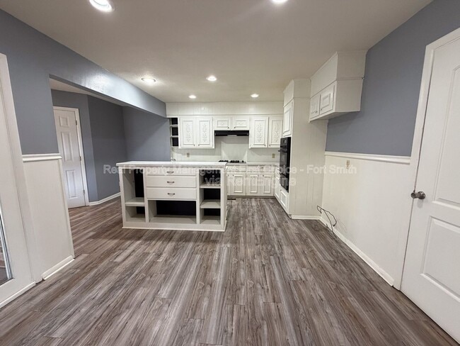 Photo - 1901 S 72nd St