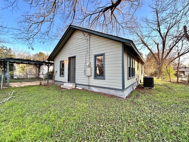 Photo - 1112 W 3rd St