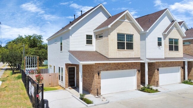 305 Queen Sude Ln