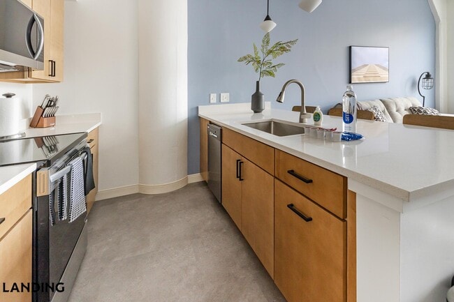 Photo - 5000 Euclid Ave Unidad 204