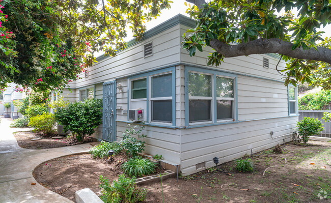 Building Photo - 1318 Yale St Rental