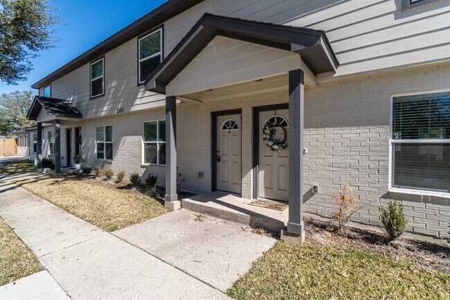 Photo - 207 N Poplar St Apartamento Unidad C