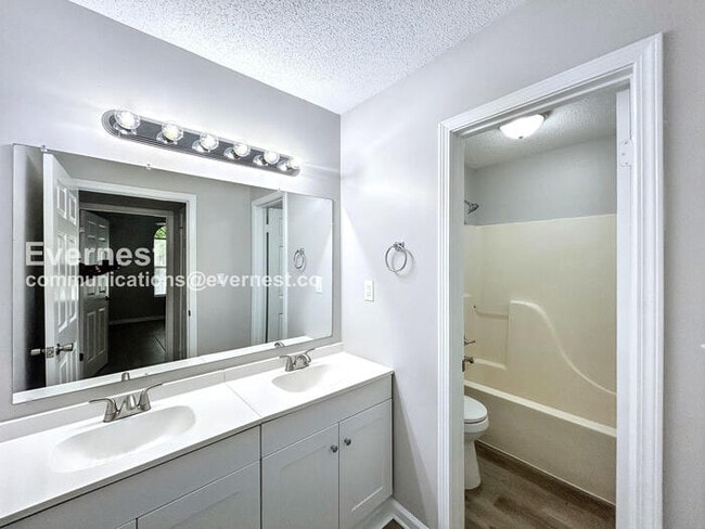 Photo - 6772 Kirkland Cove