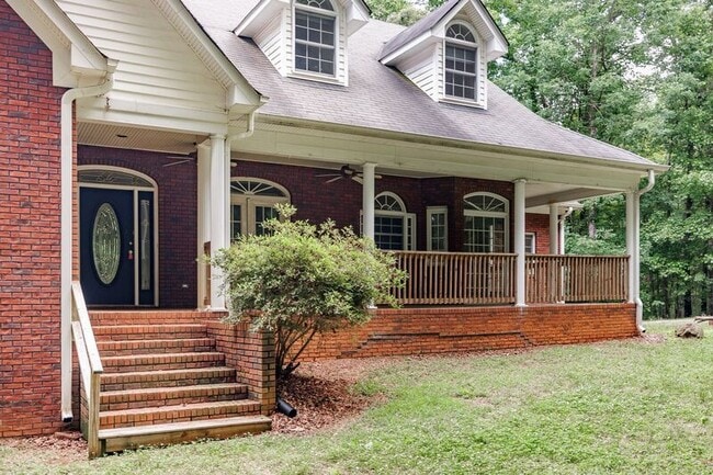 Photo - 580 Wolf Creek Trail