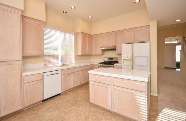Photo - Beautiful Spacious 3BR/2.5BA Located in th...
