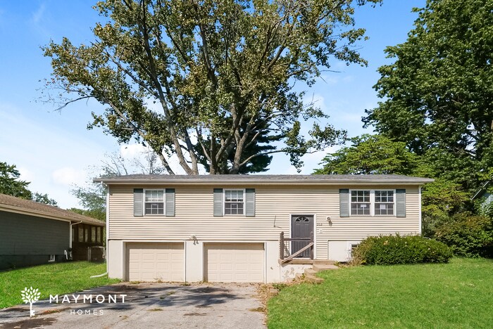 Photo - 313 NE Lakeview Dr