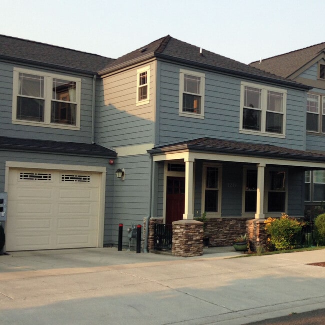 Building Photo - 2221 Dollarhide Way