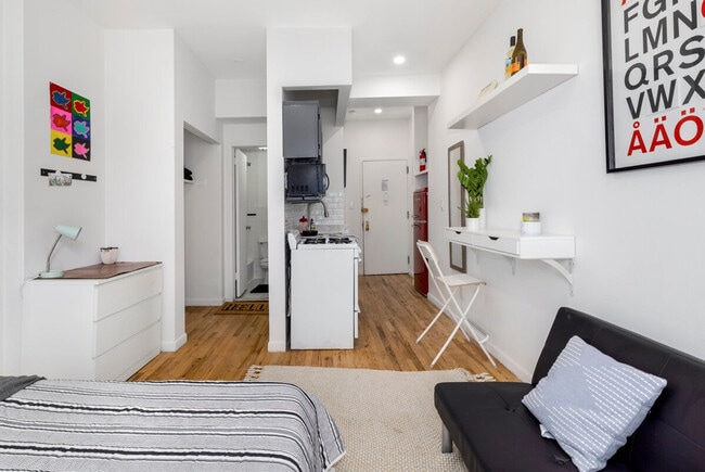 Building Photo - 412 E 119th St Rental