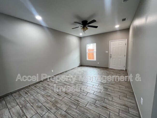 Photo - 1327 W Garfield Ave Unit 4