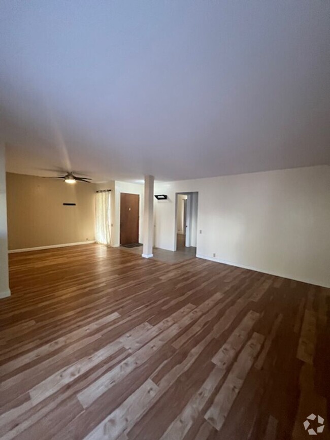 Building Photo - $2,200 AVAILABLE NOW; (1BR/1BA/1PKG) Pu’u ... Rental