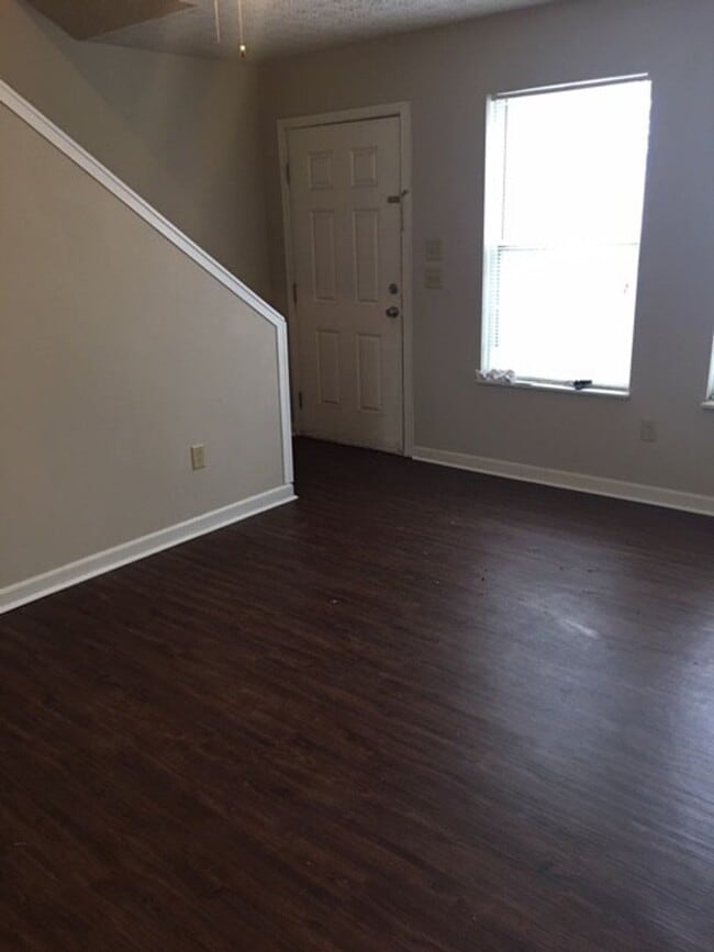 Photo - Knoxville 37920 - 2 bedroom, 1.5 bath townhome - Contact Lisa Vineyard and Shannon Russell (865) ...