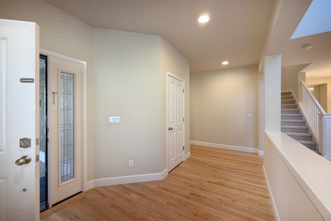 Photo - 5Bd/2.75Ba Sammamish Home