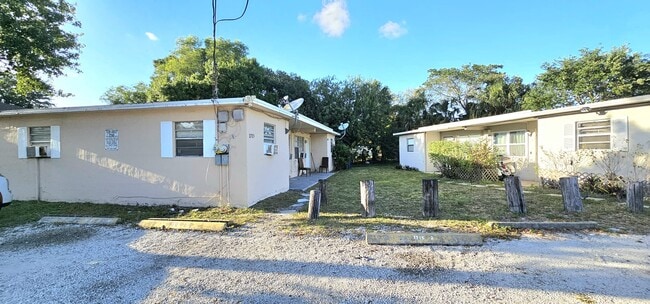 Photo - 1715 NW 8th Ct