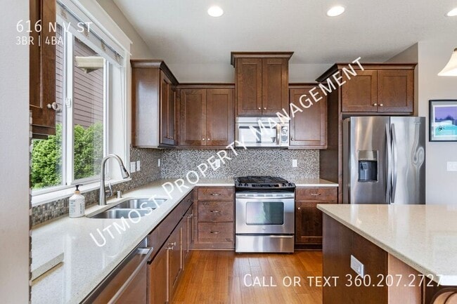 Photo - 616 N V St