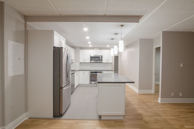Photo - 4800 Maisonneuve Blvd W Unit 306