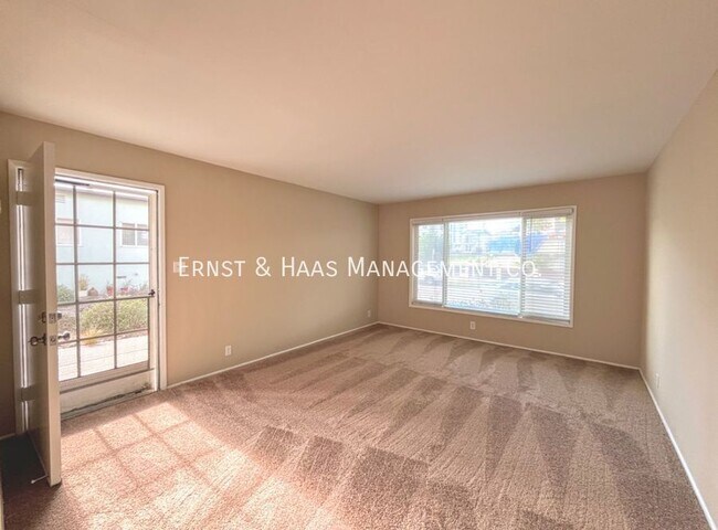 Photo - 510 Roycroft Ave