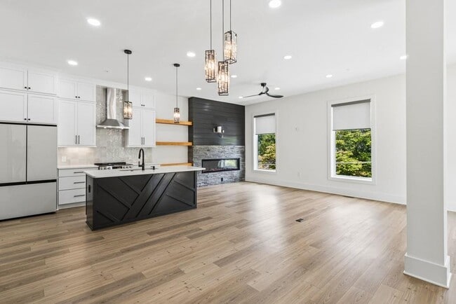 105 Walnut St SW