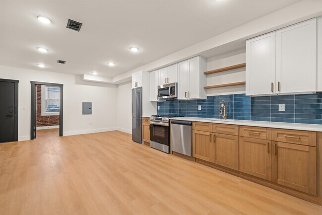 Photo - 14 Westervelt Pl Unit 1