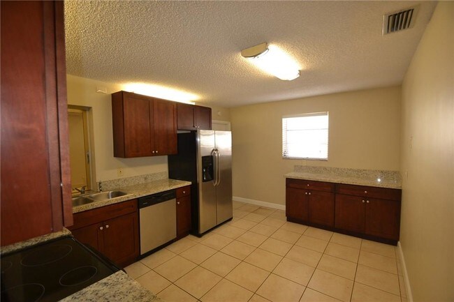 Photo - 946 Johnson St