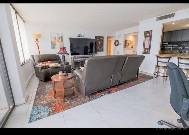 Photo - 450 W 7th St Unit 906