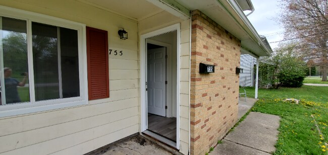 Photo - 755 Akron Blvd