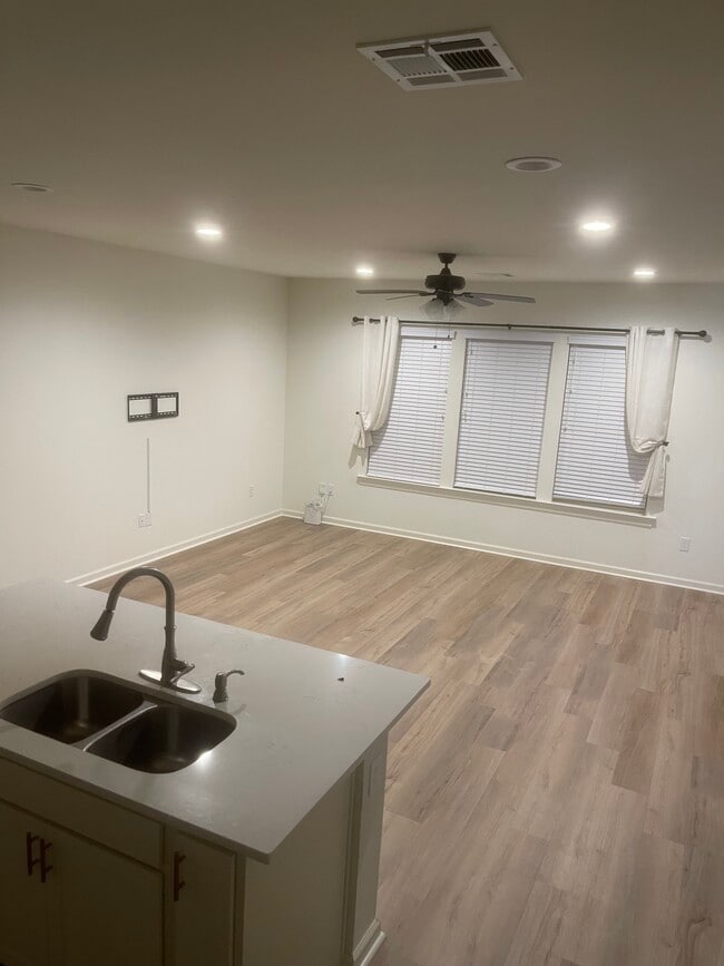 Building Photo - 1034 Bengal Crossing Ave Rental