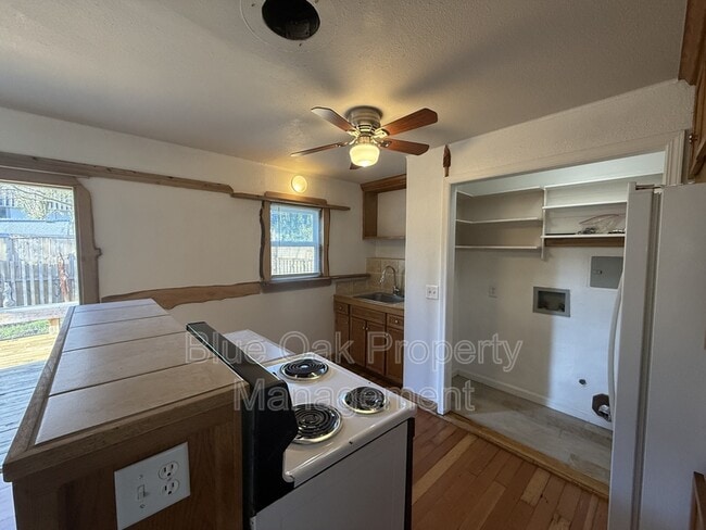 Photo - 620 W 4th Ave