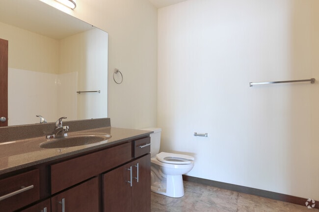 2BR, 2BA - Loft