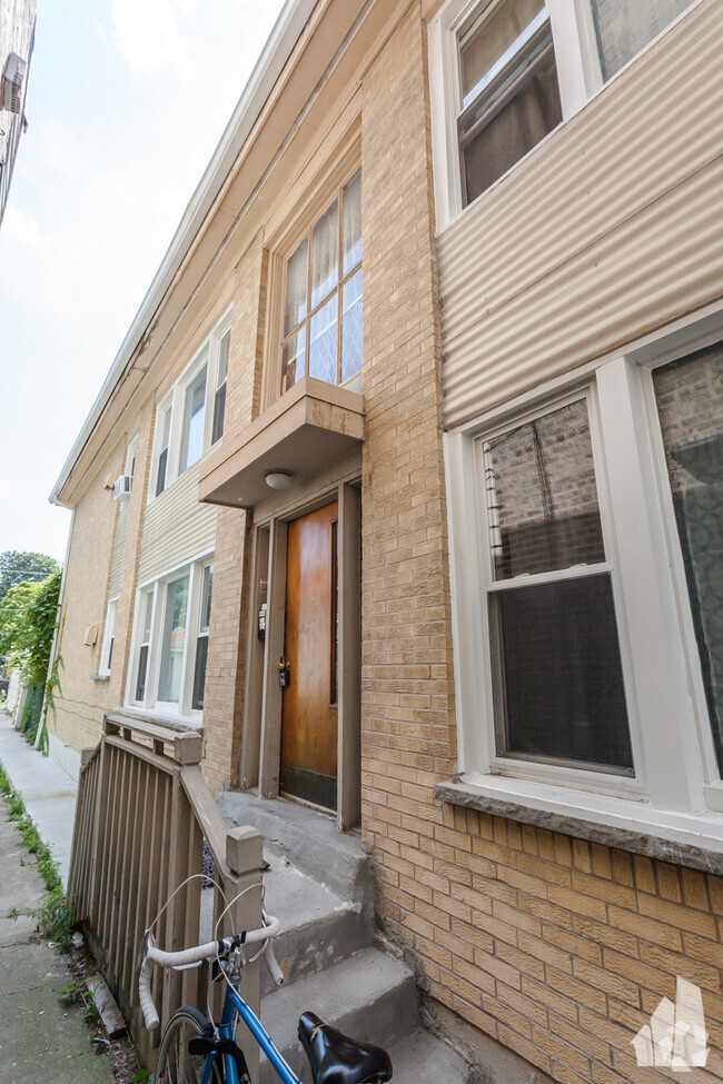 Building Photo - 6427 N Hermitage Ave Unit 2F Rental
