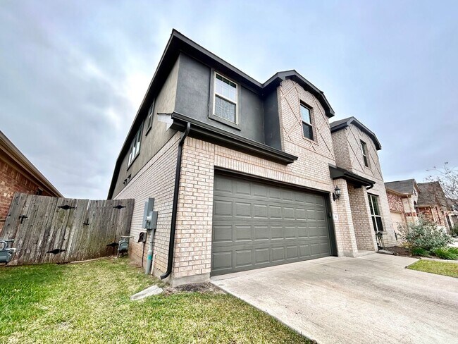 Photo - Bright & Beautiful 4 Bed, 3.5 Bath Home with Room for Everyone