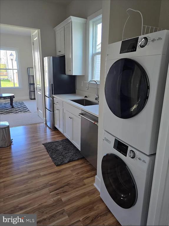 Photo - 941 Warlander Dr SW