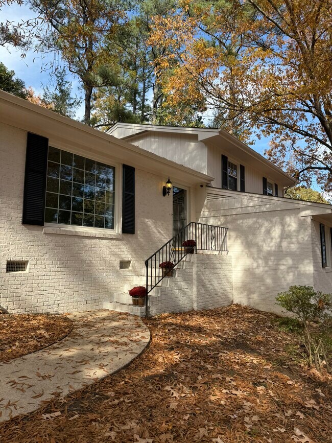 Photo - 1110 Sturdivant Dr