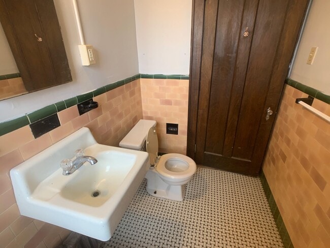 Photo - 210-102 Walnut-