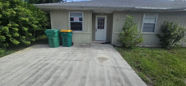 Building Photo - 304 Camillia Ln