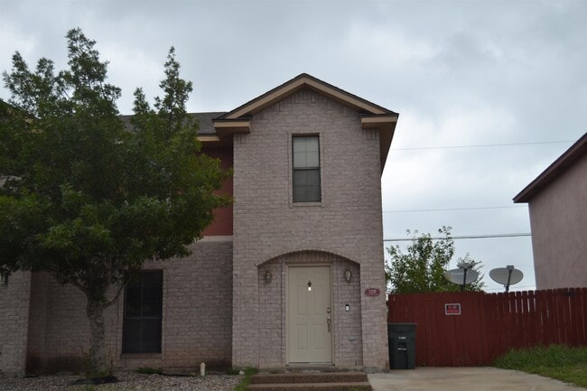 Building Photo - 109 Ramon Cardenas Dr Rental