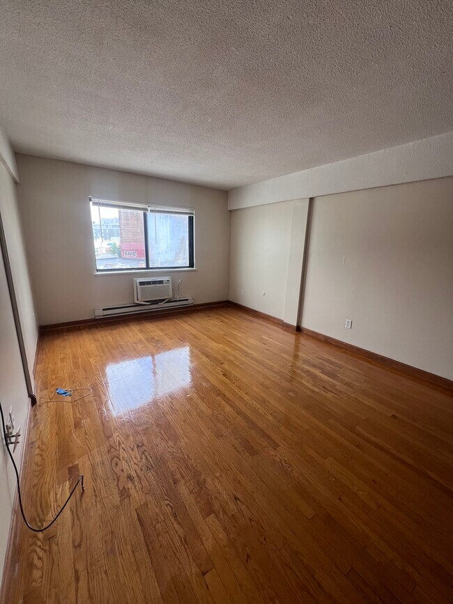 Building Photo - 217 Fuller St Unit 3 Rental