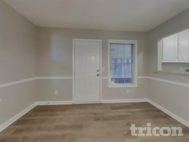 Photo - 114 Windsor Cir