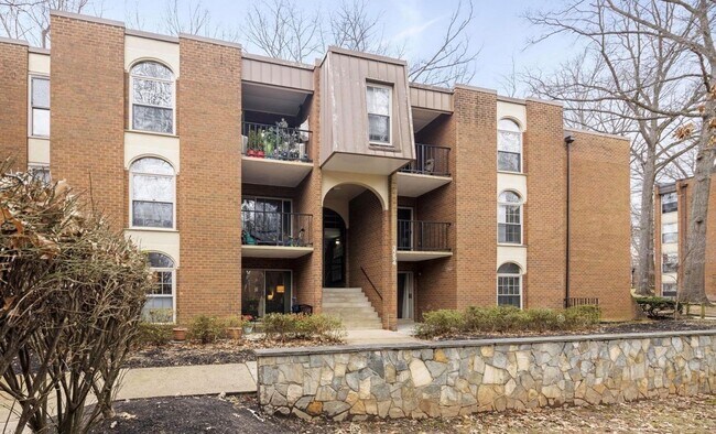 building 3354 bottom right unit - 3354 Woodburn Rd Unit #14