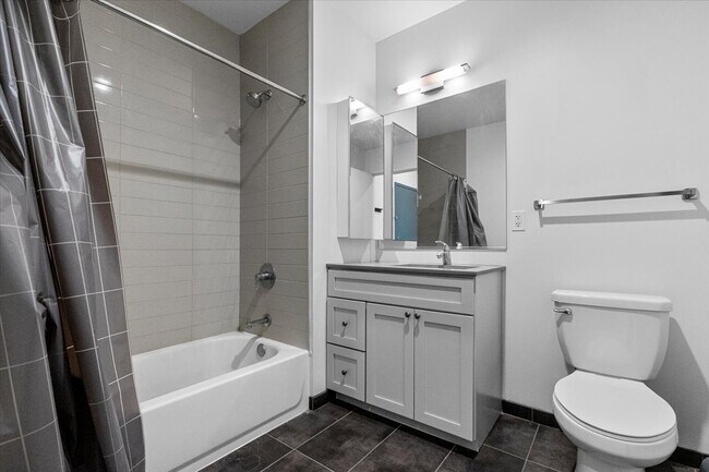 Photo - 850 N Milwaukee Ave