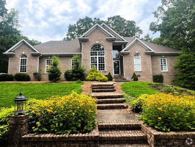 Building Photo - 159 Briggs Hill Rd Rental