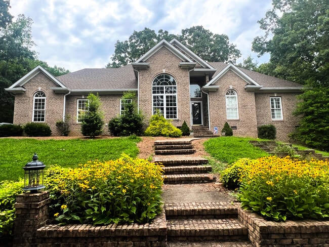 Building Photo - 159 Briggs Hill Rd Rental