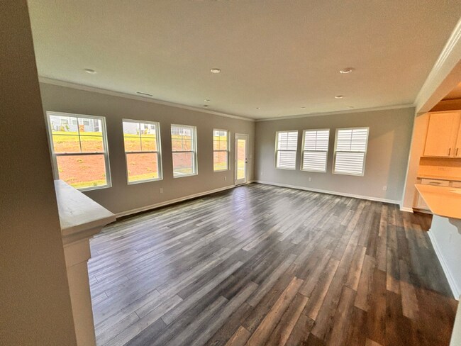 Photo - 107 Yellow Iris Dr