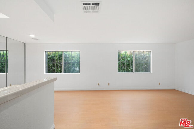 Photo - 839 S Holt Ave