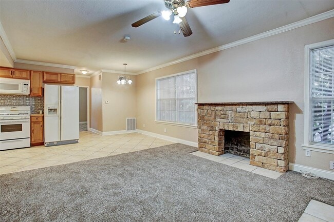 Photo - 315 W Saulnier St