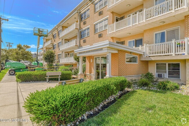 Building Photo - 200 Ocean Park Ave Unit 1E Rental