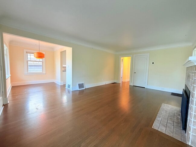 307 NW 74th St