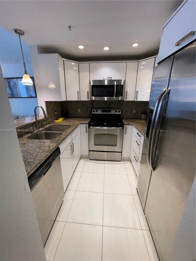 Building Photo - 185 SE 14th Terrace Unit 2413